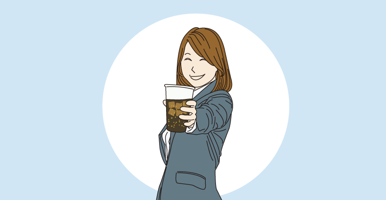 コーラを飲む女性